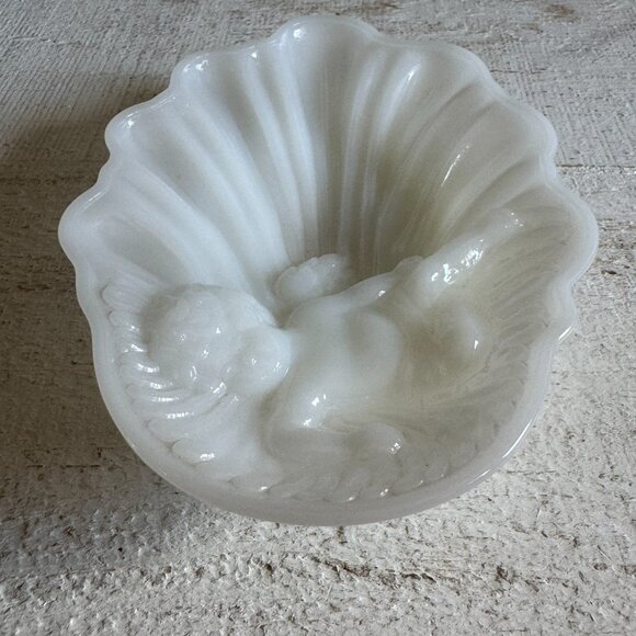 Angel Cherub on Shell Shaped Glass Soap Dish - Milk Glass - Picture 5 of 10